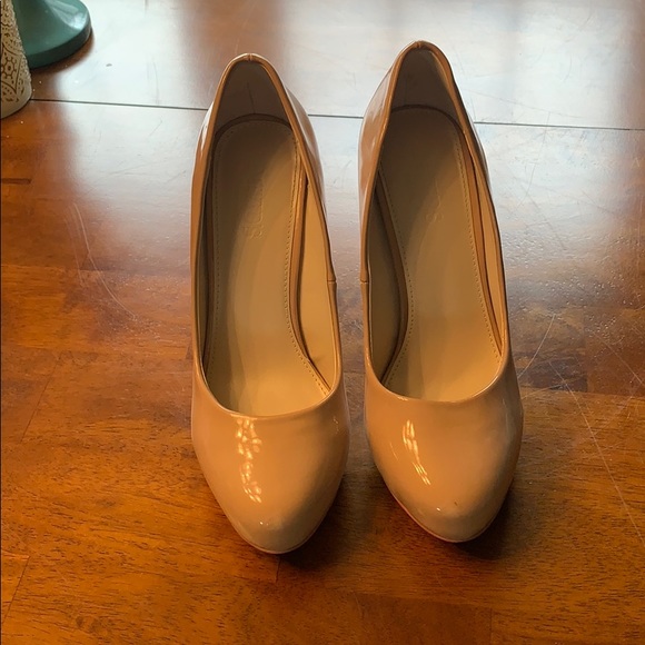 Heels - Picture 2 of 3